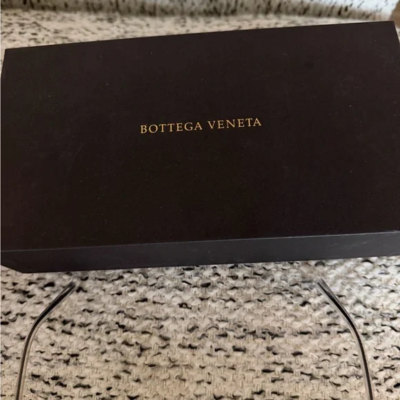 Bottega Veneta Gray Sunglasses - Picture 2 of 16